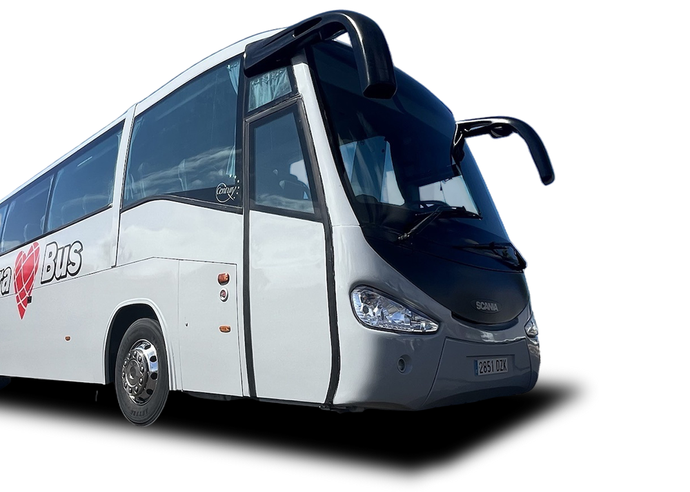 Imagen bus con logo Famara. Bus